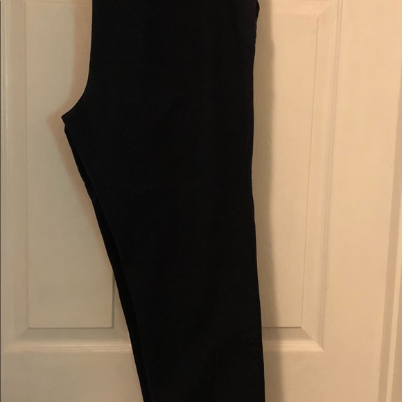 Women's Navy Tommy Hilfiger Capri Pants - Picture 4 of 7